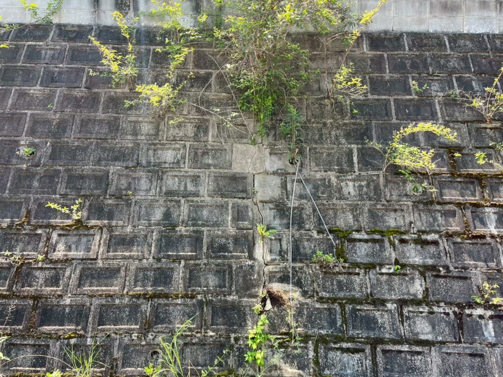 擁壁　クラック